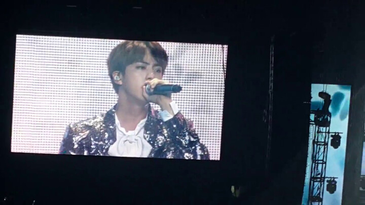 20170506 AWAKE KIM SEOKJIN BTS WINGS TOUR IN MNL SINGING WITH PH ARMY