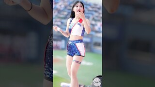 연속홈런에 정신 못차리는 홍라ㅋㅋ #최홍라 #치어리더