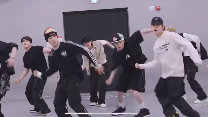 The song promotion is over and there is no new stage to watch? | S-Class practice room double finger