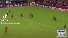 Tendangan Gerrard memamg bikin jantungan kiper lawan ya adik2