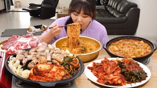 삼겹살 꿀조합 다 모았어요🥓팔도 비빔면, 된장술밥, 파김치, 김장김치, 차돌박이 오늘은 솥뚜껑 삼겹살 먹방😊 | Samgyeopsal Mukbang