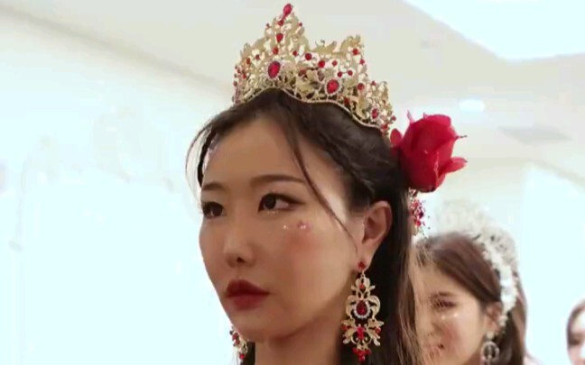 hậu trường sàn catwalk