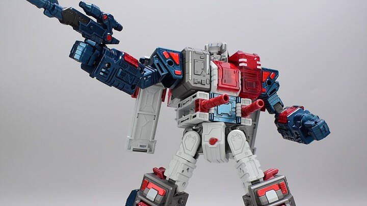 The largest G1 in history has become so small! Transformers fans unbox the Ford toy