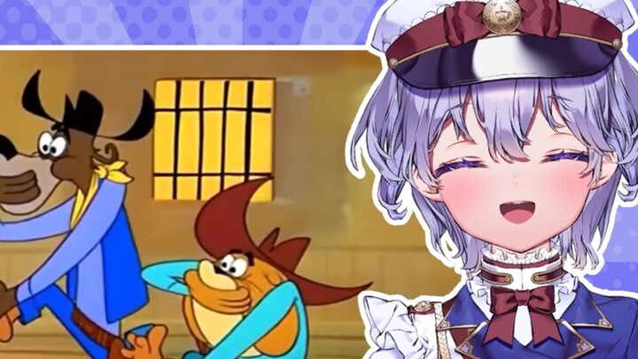 Watching the childhood classic "It's so funny, haha", the cute Japanese girl laughed like crazy on t