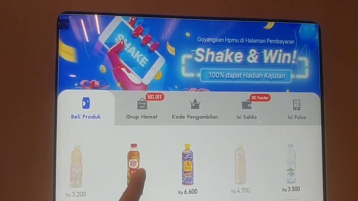 Beli Minuman di Mesin Pintar Otomatis | Smart Vending Machine Blue Mart Indonesia