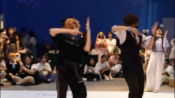 Xiaoxia và anh Lu khiêu vũ ở cấp S!
