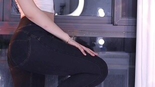 Video tarian Meng Meimei pembawa berita D-sound
