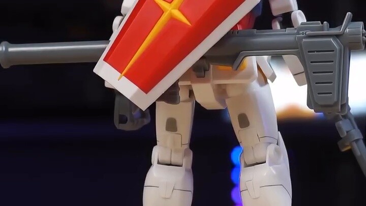 How did the HG Gundam model 35 years ago change the history of Gundam model with black technology? A
