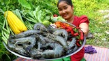 Cooking fresh tiger prawns with chili recipe By village - Yummy prawns - Cooking Life