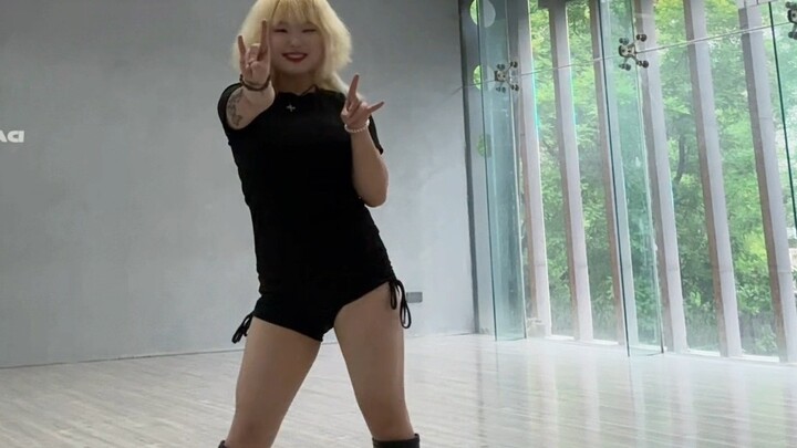 “ตัวประหลาด” ซ่งหยูฉี แอบเต้นหลังเลิกเรียนก่อนเข้าเรียน