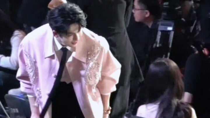 ผู้สัญจรผ่านไปมาโปรดลองชิมคู่ของความรู้สึกเปรี้ยวๆ แสนผ่อนคลายนี้ดู 『จางหลิงเหอหยูซู่ซิน』『ซินเฉิงเจ๋