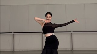 Dancer's daily routine, today's Dai dance.