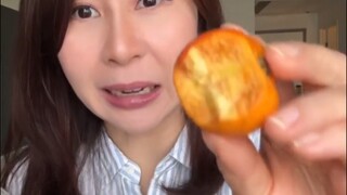 Buah unik lagi nih , namanya Hawthorne , rasanya aneh   … asem gak berair gak tau aku dapat yang asa