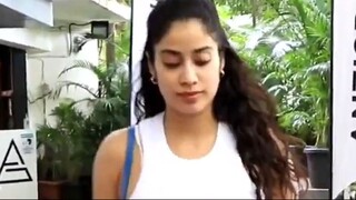 🔥 Janhvi Kapoor 😍 Spotted in Bandra After Workout 🏋🏻‍♀️