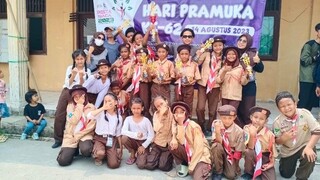 1 piala?, oh tentu tidak sekolahan kami mendapatkan 7 piala di lomba hari Pramuka... 🥳🥳🥳🏆🏆