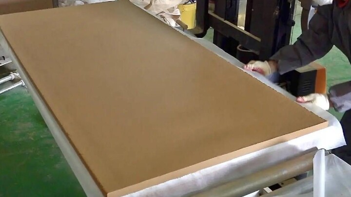 The real shot of the North Korean large plank bed, the high-quality yellow mud is made into wooden p