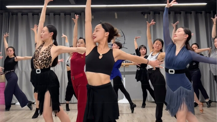 拉丁舞伦巴女单练习组合