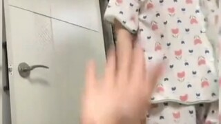 Giả vờ như đang giữ khoảng cách, sau đó sử dụng động thái lớn của bạn