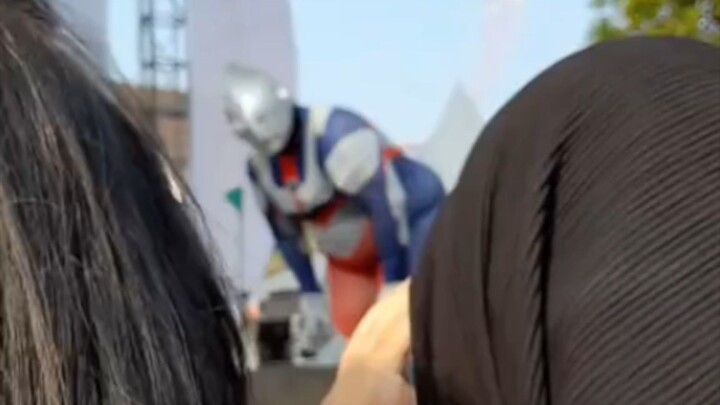 ultramen feat ranger pink