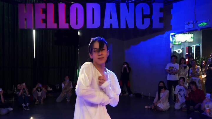 【HELLODANCE May Day Training】Huang Xiao choreo - Dislocated time and space