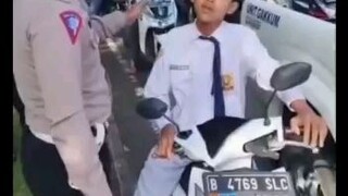 anak2 jaman sekarang udah berani bentak orang tua ya