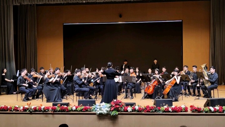 University of Shanghai for Science and Technology Orchestra memainkan lagu tema "Detective Conan"