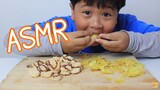 ASMR (funny stunt) sound of crisps chips