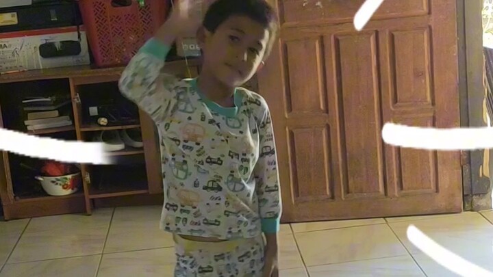 asik joget lagi sampe tulang patah