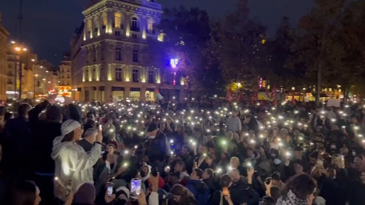 Prancis melarang protes pro-Palestina, tapi hal itu tidak menghentikan aksi protes warga Paris.