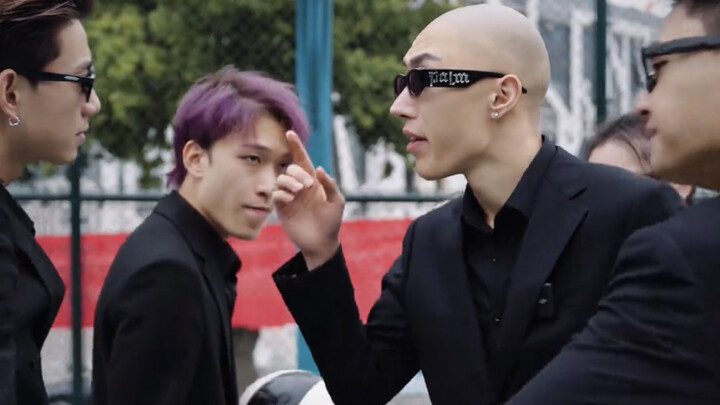 The street fight between the arrogant young man and the boiled egg