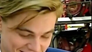 "เมื่อคุณลืมเธอได้ในที่สุดและตัดสินใจที่จะไม่ตกหลุมรักเธออีกเหมือนเช่น:"