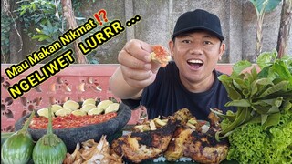 MAKAN NASI LIWET LALAPAN JENGKOL MENTAH IKAN ASIN SAMBAL TERASI AYAM BAKAR MAKAN LAHAP NIKMAT