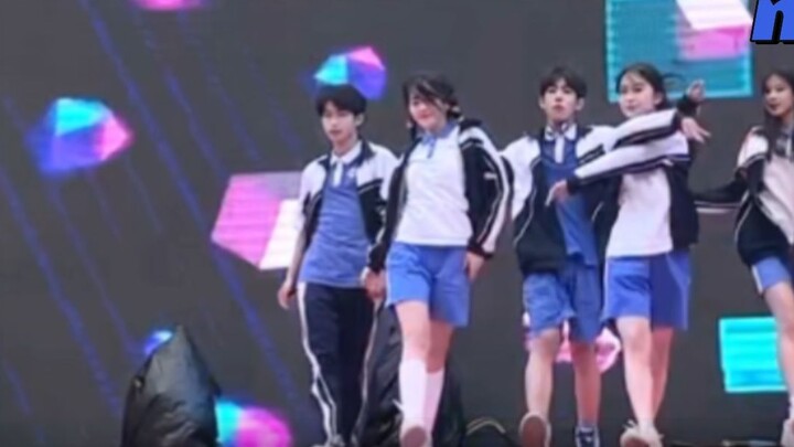 Shenzhen school uniform, average age 14 years old! Super youthful hype boy road show!!