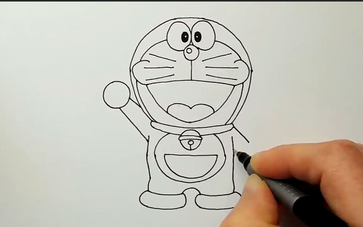 Đừng bỏ lỡ hướng dẫn vẽ Doraemon dễ dàng, từ cách vẽ hình vuông đến cách vẽ các đường cong. Bạn không cần phải là một nghệ sĩ tài ba để vẽ được chú mèo máy thần kỳ này, chỉ cần theo dõi hướng dẫn một cách kỹ lưỡng.