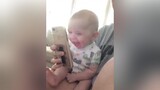 video trẻ em vui nhộn vuinhonhaihuoc baby funny treem cutebaby