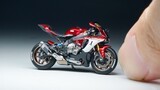 ["Chủ đề nhỏ" làm lớn] "Máy bay trên trời, R1 trên mặt đất" 1:64 Mô hình thu nhỏ Yamaha R1 được sơn 