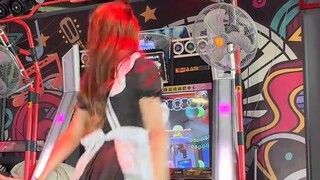 Hôm nay không có việc nhà! Cô hầu gái nhảy disco~