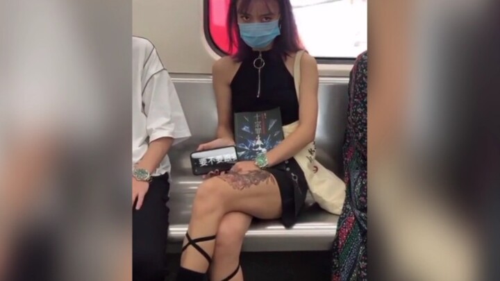 Funny Videos: Outrageous Dressing on the Subway