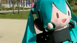 (Hatsune fufu) Dasha swings on the swing