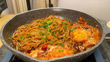 The omelette and noodles can help to cook so delicious noodles