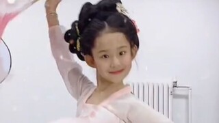 美！很美！美炸了！脑子里面就一句话：美人如花隔云端！