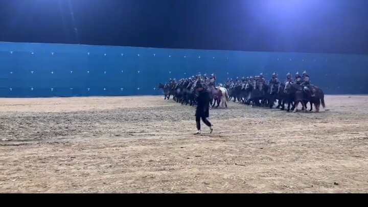 When shooting the Condor Heroes, the horses were trained to march in step, which was a very thoughtf