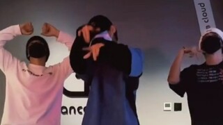 来看内娱翻跳 力度感绝了