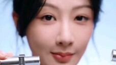 A review of Yang Zi's lipstick and perfume ads