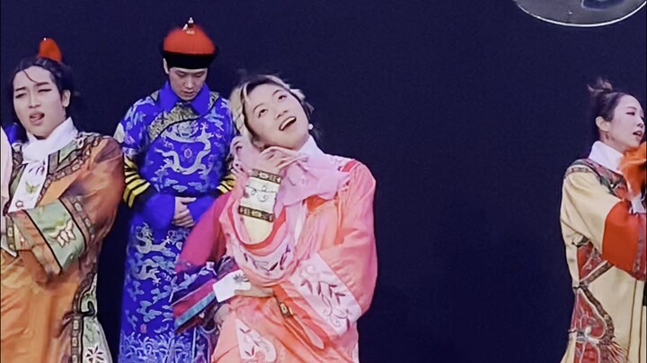 反正也走不出这后宫 倒不如搅它个稀巴烂