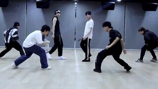 [ZB1_lebih] 2023 MBGF | SUNG HAN BIN X PARK GUN WOOK - Studio Tari 'Pembukaan'🎬. lagi