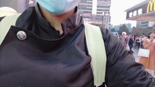 当你cos高专夏油杰走在商业街上时……