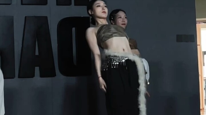There is a dancer in the Western Regions