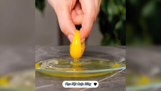 Tách lòng đỏ khỏi lòng trắng cực đơn giàn