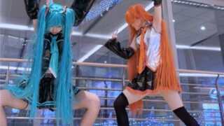 Dua miku tidak dapat menemukan versi dance dari “Solar System Disco” Tata Surya